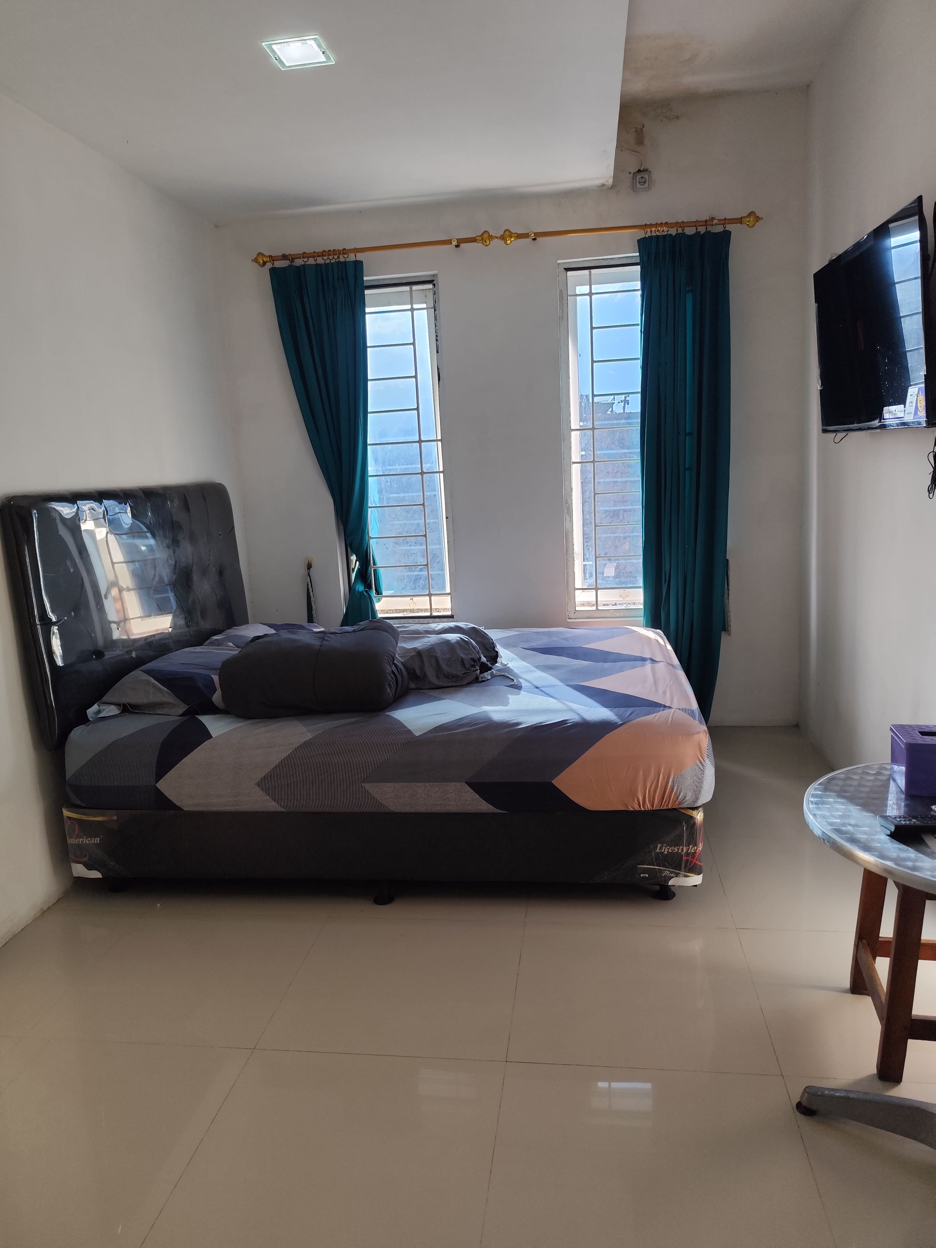 Kamar R4 Queen Bed