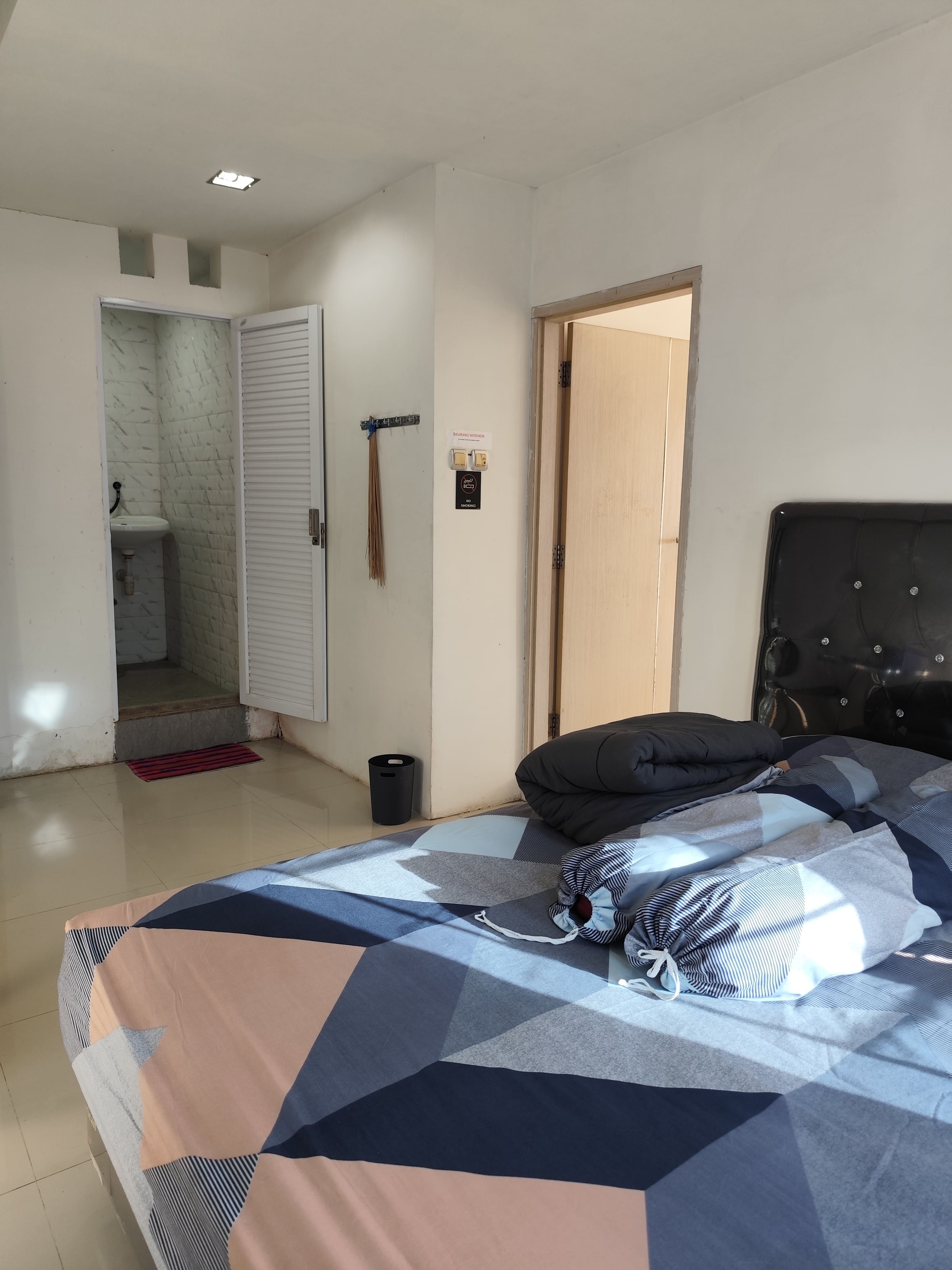 Kamar R4 Queen Bed