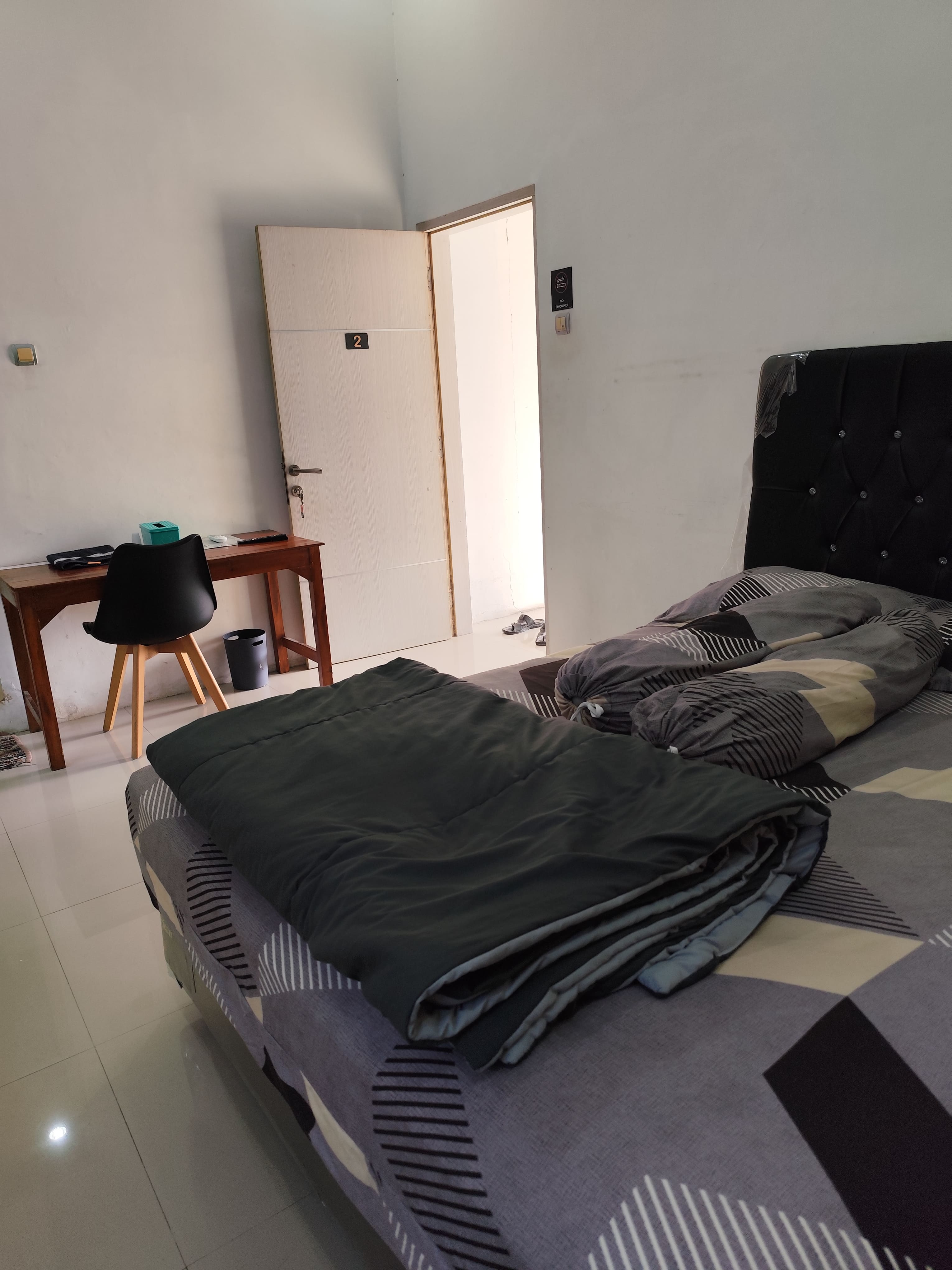 Kamar R2 Queen bed
