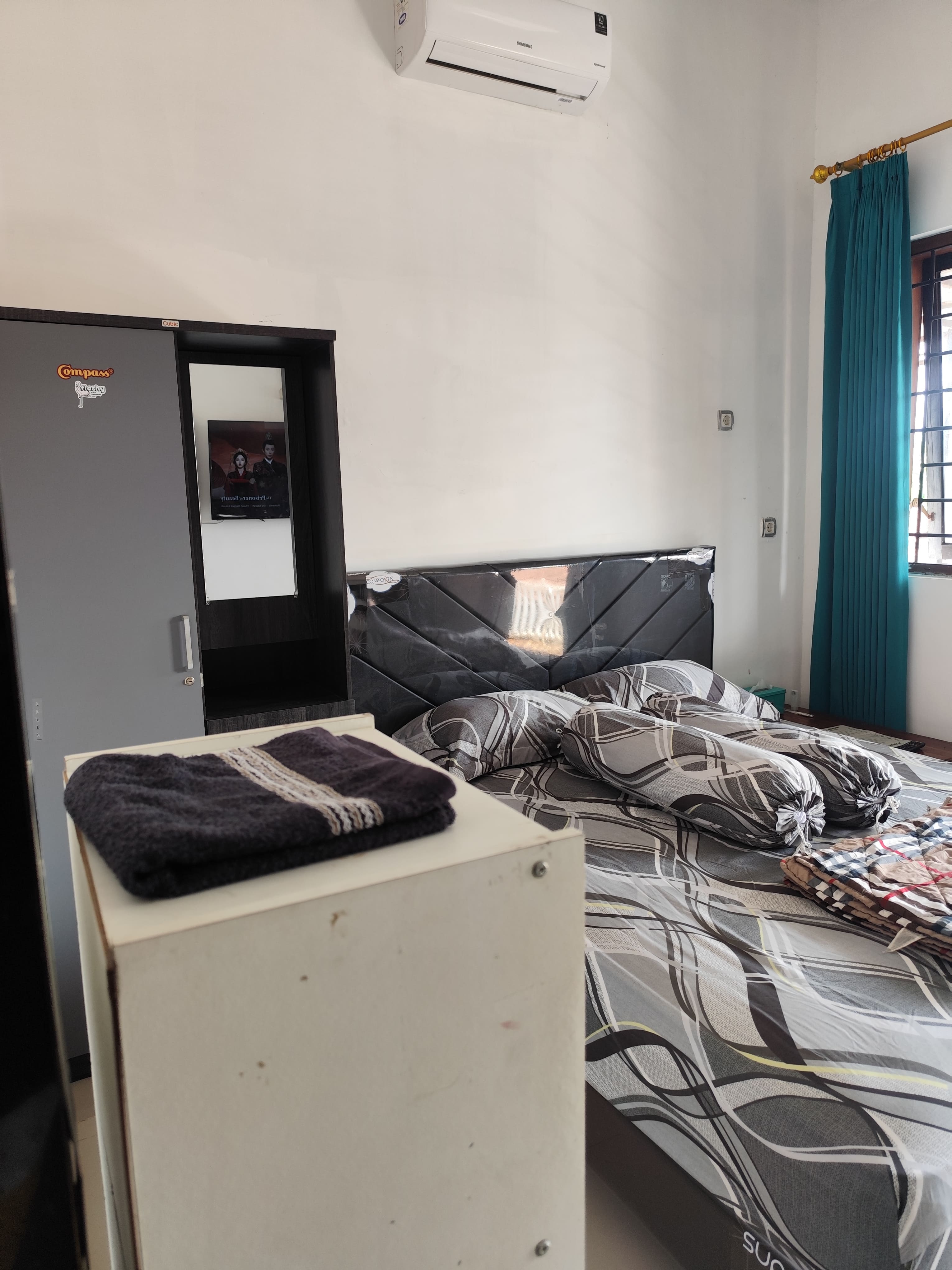 Kamar R-01 Queen Bed
