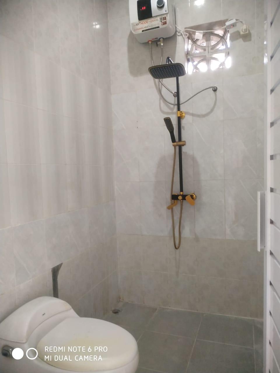 Kamar R1 Single Bed