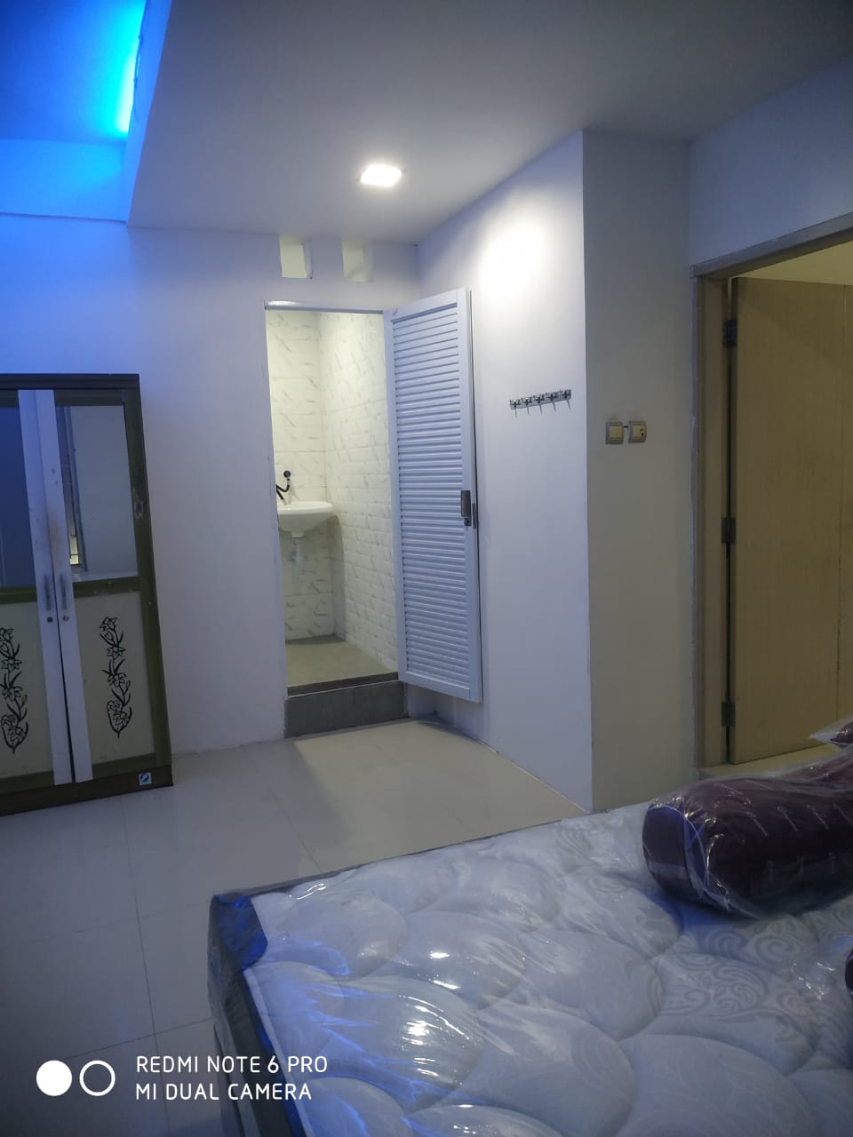 Kamar R4 Queen Bed