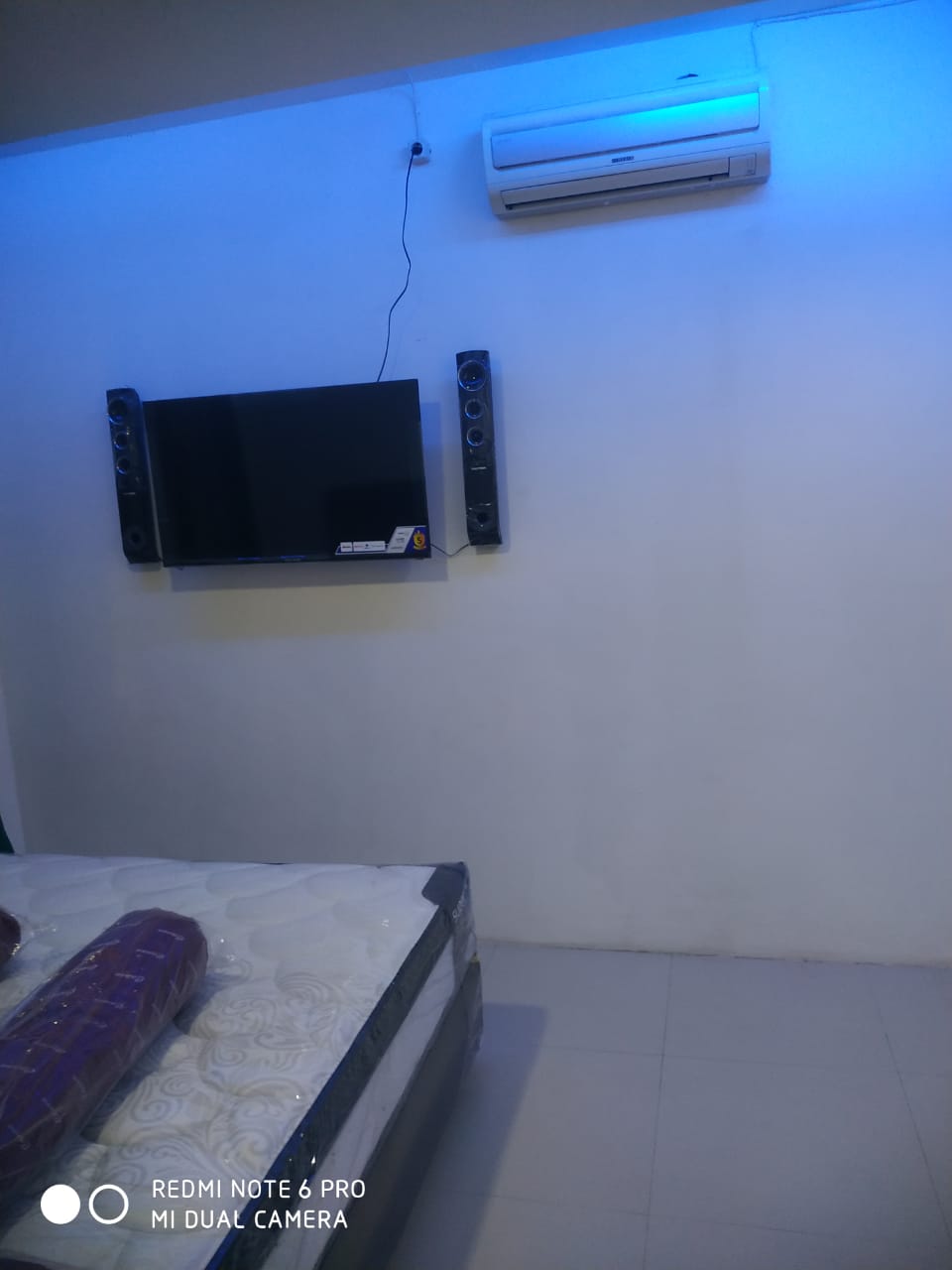 Kamar R4 Queen Bed
