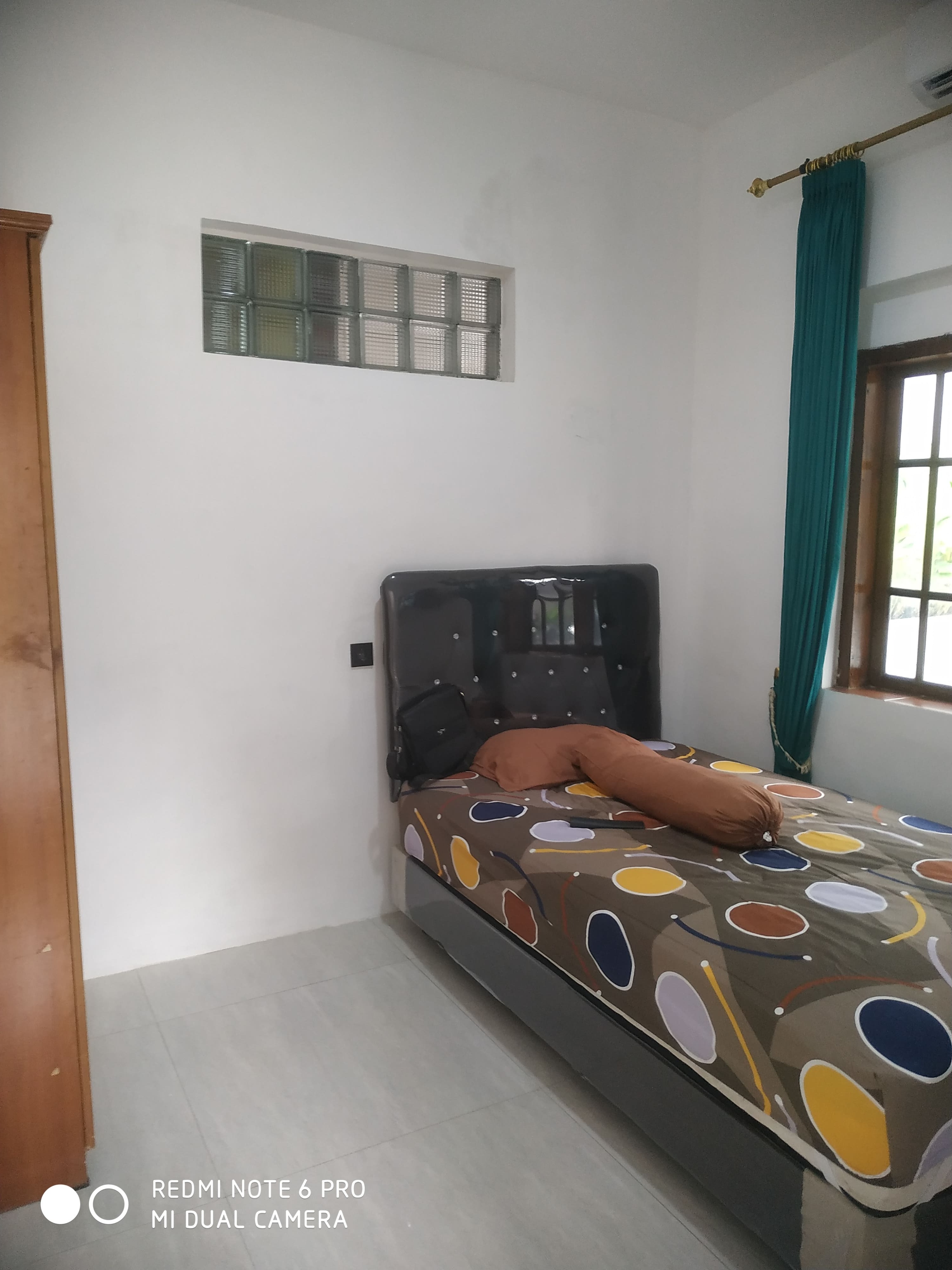 Kamar R5 Queen Bed